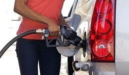 US retail gasoline nearing peak prices for the season