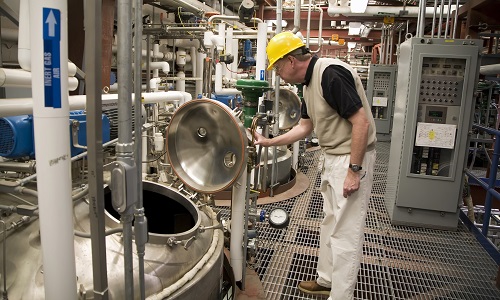 Image 4690625a Photographer Jim West / imageBROKER/REX Shutterstock VARIOUS Worker at fermentation tanks for making cellulosic ethanol from non-edible plants at the National Renewable Energy Laboratory, operated by the US Department of Energy, Golden, Colorado, USA 2007 