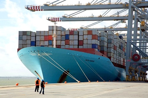 Photographer Rob Powell/LNP/REX Shutterstock The Edith Maersk container ship, the largest ever on the Thames, London, Britain - 19 Oct 2014 The Edith Maersk container ship 19 Oct 2014 