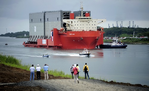 New set of floodgates arrive for the Panama Canal, Colon, Panama - 20 Aug 2013 Workers observe the arrival of the South Korean vessel Sunrise, transporting the first four gates 20 Aug 2013 (MAURICIO VALENZUELA/REX/Shutterstock)