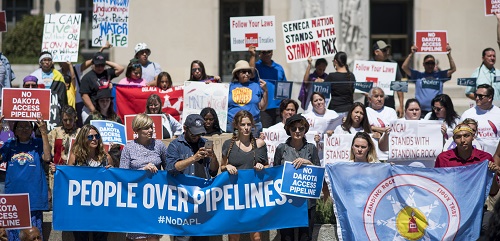 Activists protest the Dakota Access pipeline project in August at the federal courthouse in Washington, DC. (ddp USA/REX/Shutterstock)