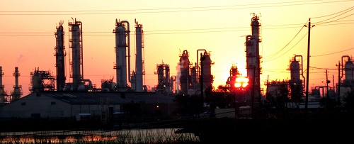 September sunrise over a chemical plant on the Houston Ship Channel near Baytown, Texas, in 2008. (Baytownbert/wikimedia.com)